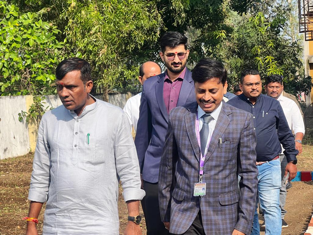 A modern robotics lab at Ukai Eklavya Model Residential School was inaugurated by Minister of State Dr. Jayarambhai Gamit.